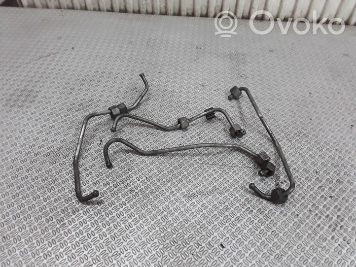 Volkswagen PASSAT B5 Fuel injector supply line/pipe 