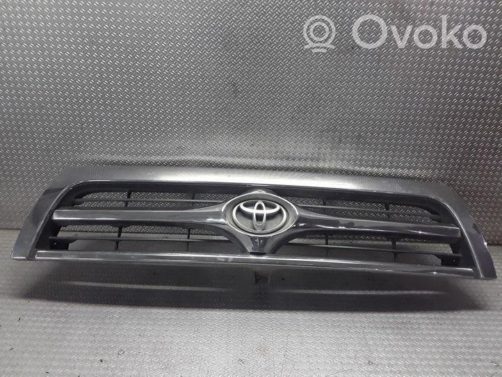 Toyota Hilux (N80, N90, N100, N110) Grille calandre supérieure de pare-chocs avant 