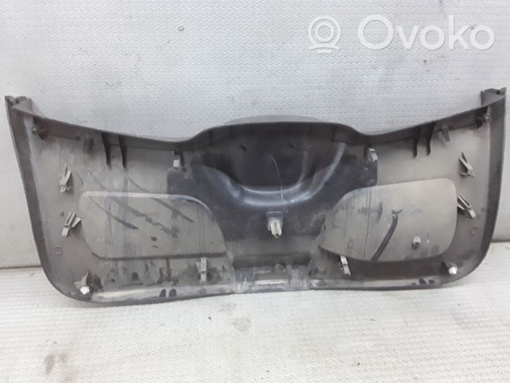 Renault Clio III Garniture de hayon 8200293811