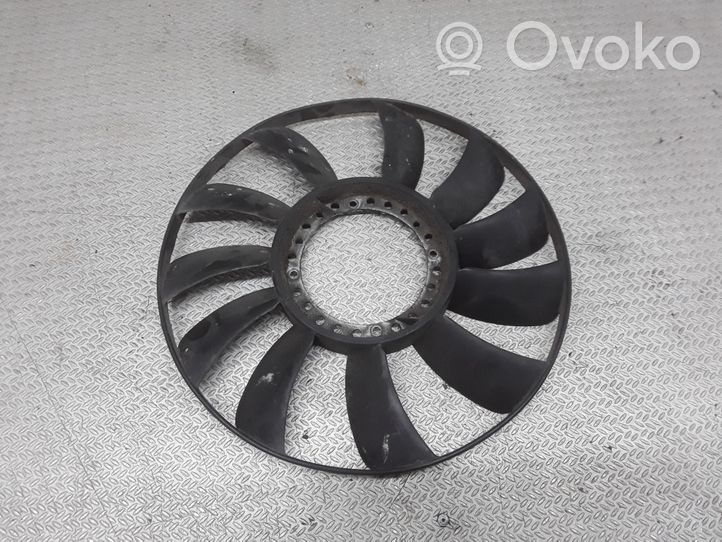 Volkswagen PASSAT B5.5 Hélice moteur ventilateur 058121301B