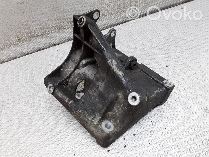 Audi A8 S8 D2 4D Staffa di montaggio del compressore dell’A/C 077260885E