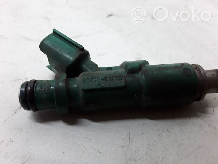 Toyota Yaris Injecteur de carburant 2325021020