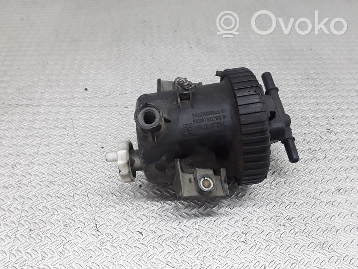 Peugeot 307 Staffa/supporto di montaggio del filtro carburante 9642105180C