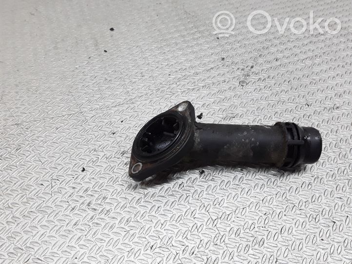 Volkswagen PASSAT B5 Alloggiamento termostato 06B121121