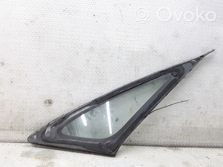 Toyota Corolla Verso E121 Front triangle window/glass 