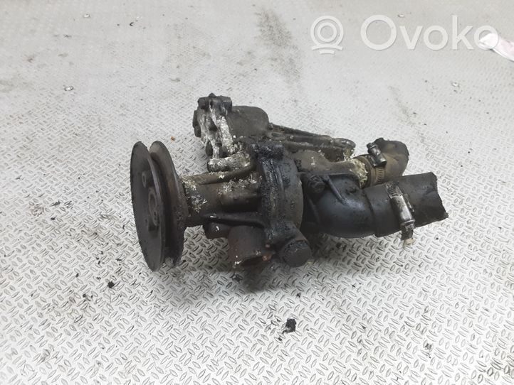 Audi A4 S4 B5 8D Vesipumppu R050121013