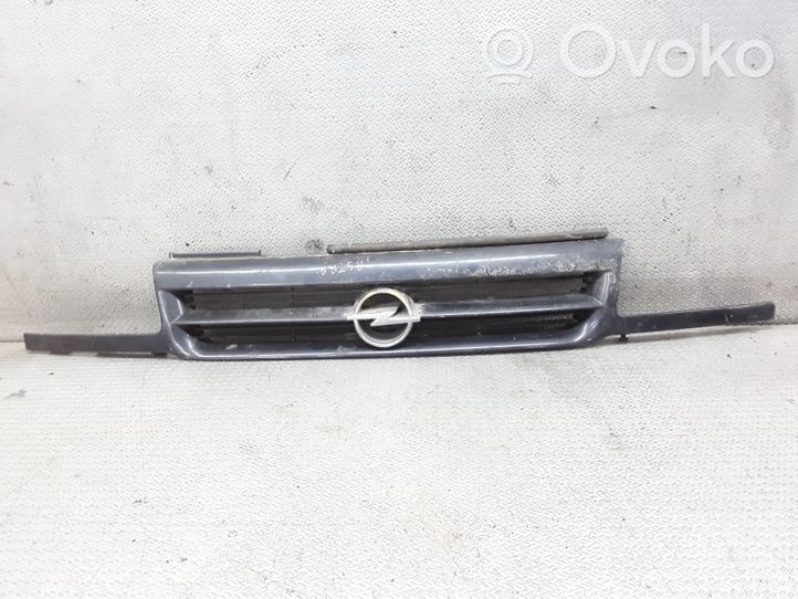 Opel Astra F Griglia superiore del radiatore paraurti anteriore 