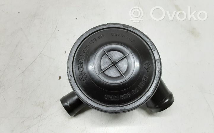 Audi 80 90 S2 B4 Sfiato/tubo di sfiato/tubo flessibile 028129101