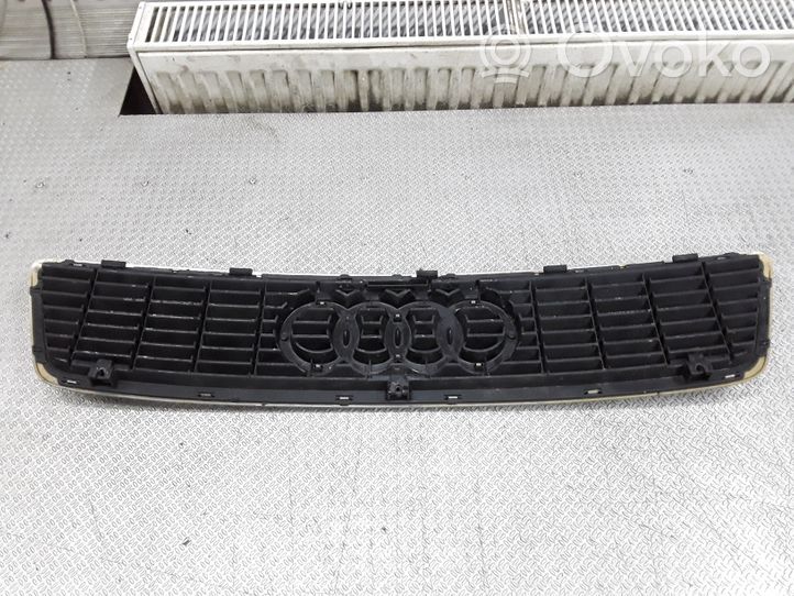 Audi A8 S8 D2 4D Griglia superiore del radiatore paraurti anteriore 4D0853651