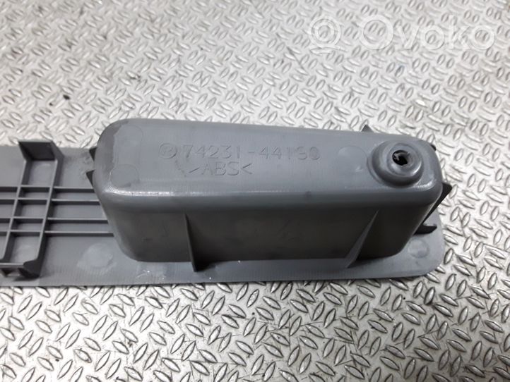 Toyota Avensis Verso Rivestimento della maniglia interna per portiera anteriore 7423144190