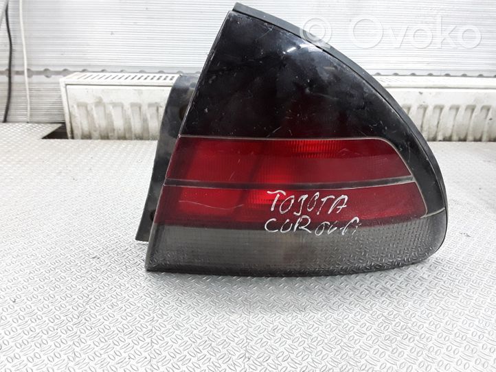 Toyota Corolla E100 Lampa tylna 22075621