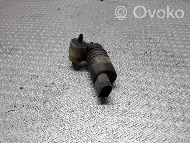 Volkswagen PASSAT B5.5 Pompe de lave-glace de pare-brise 