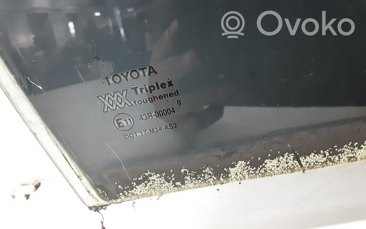 Toyota Avensis T220 Szyba drzwi tylnych 43R00004