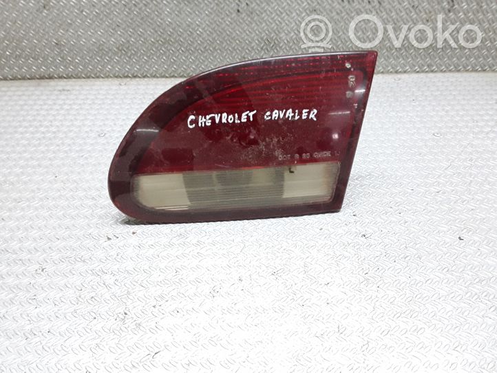 Chevrolet Cavalier Задний фонарь в крышке 16519343