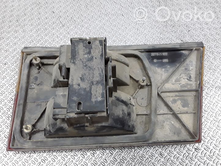 Volkswagen PASSAT B2 Luci posteriori del portellone del bagagliaio 321945107