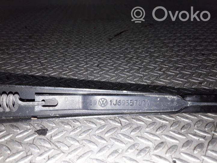 Volkswagen PASSAT B5 Rear wiper blade arm 1J6955707A