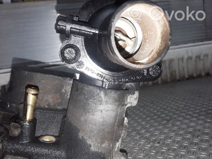 Ford Mondeo Mk III Termostat / Obudowa termostatu 2S7Q8594AA