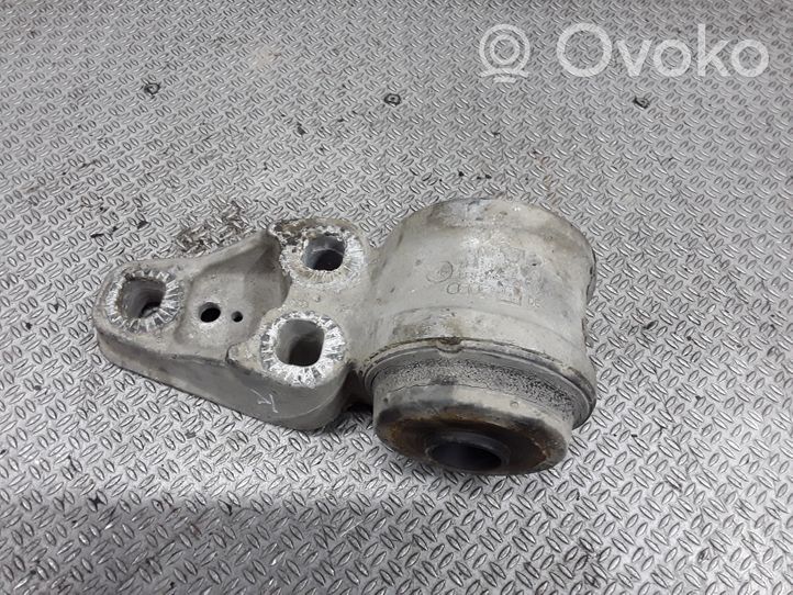 Volkswagen PASSAT B5 Galinė kreipenčioji įvorė (-ės) (sailentblokas) 8E0501522L