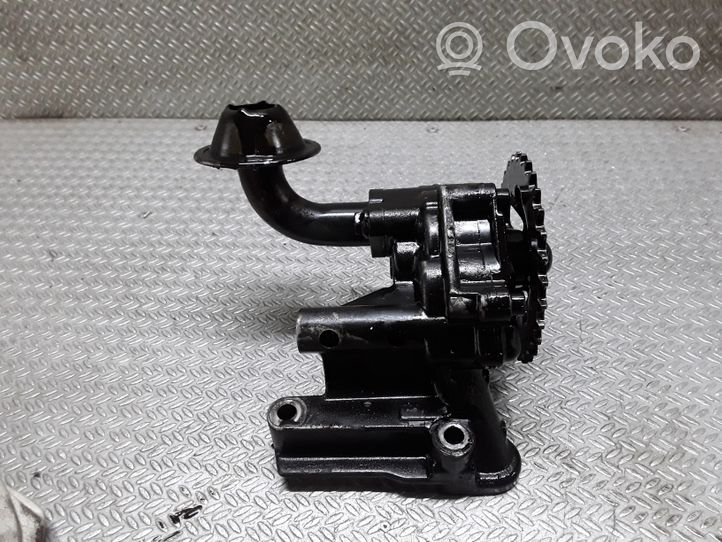 Volkswagen PASSAT B5 Oil pump 06A115105B