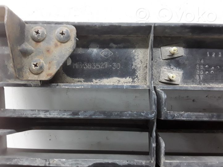 Mitsubishi Pajero Maskownica / Grill / Atrapa górna chłodnicy MB38352730