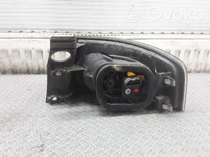 Seat Ibiza III (6L) Luz trasera/de freno 6L6945095A