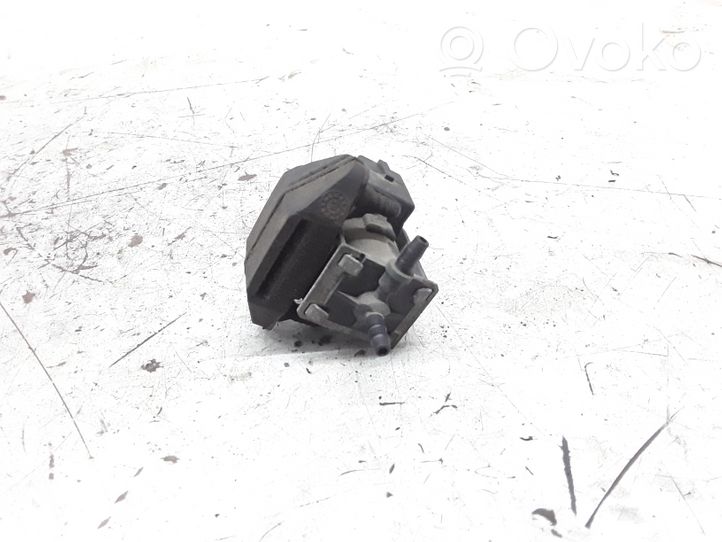 Audi 80 90 S2 B4 Vacuum valve 72189555