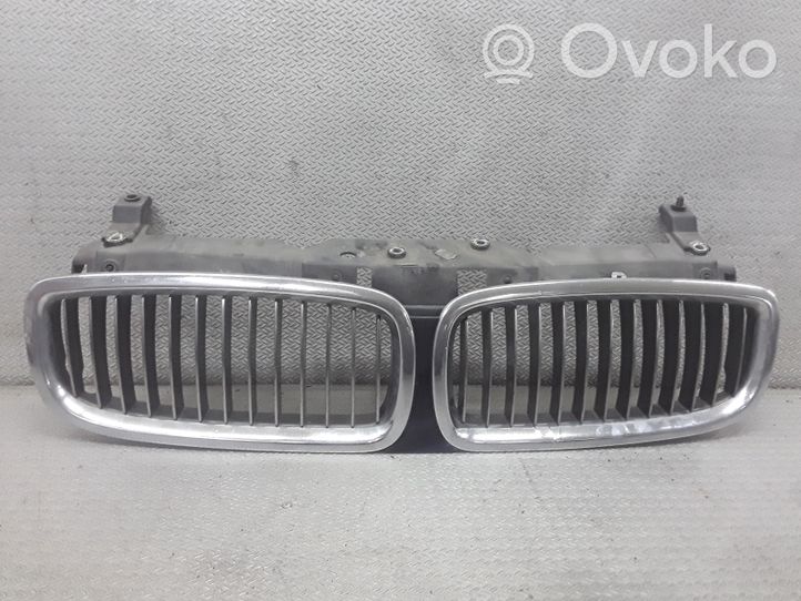 BMW 7 E65 E66 Griglia superiore del radiatore paraurti anteriore 