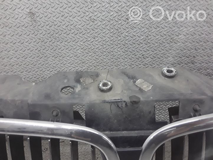 BMW 7 E65 E66 Grille calandre supérieure de pare-chocs avant 