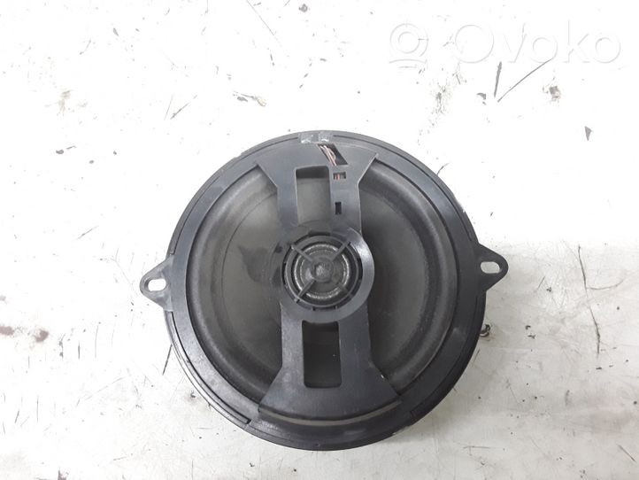 Renault Clio III Haut-parleur de porte avant 8200110683