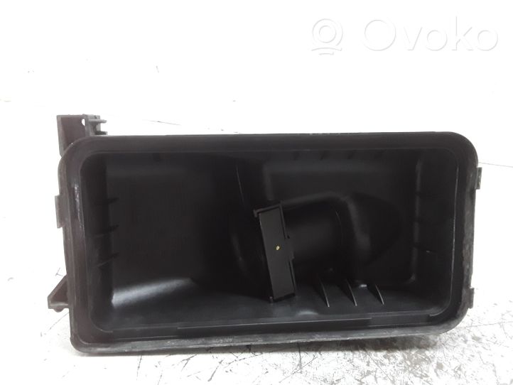 Toyota Avensis T250 Air filter box cover 177050G011