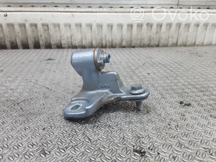 Mercedes-Benz B W245 Front door lower hinge 