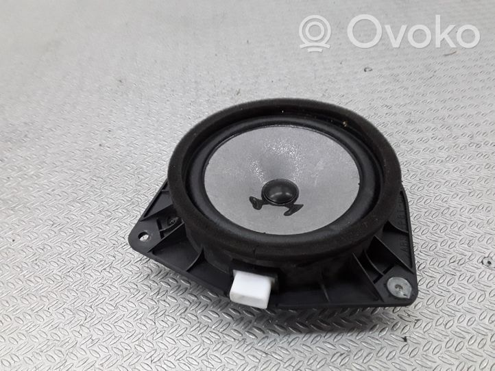 Toyota Corolla Verso E121 Takaoven kaiutin 8616013080