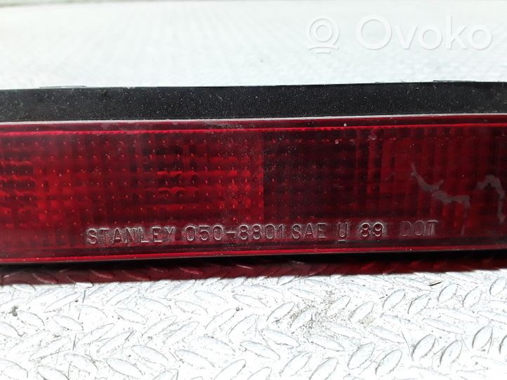 Mitsubishi Delica Troisième feu stop 0508801