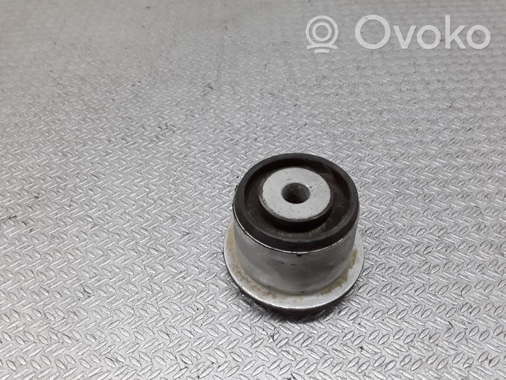 Opel Vectra B Poduszka / Łapa zawieszenia belki osi tylnej 5402631