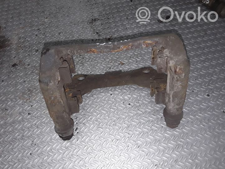 Nissan Micra Supporto della pinza del freno anteriore 