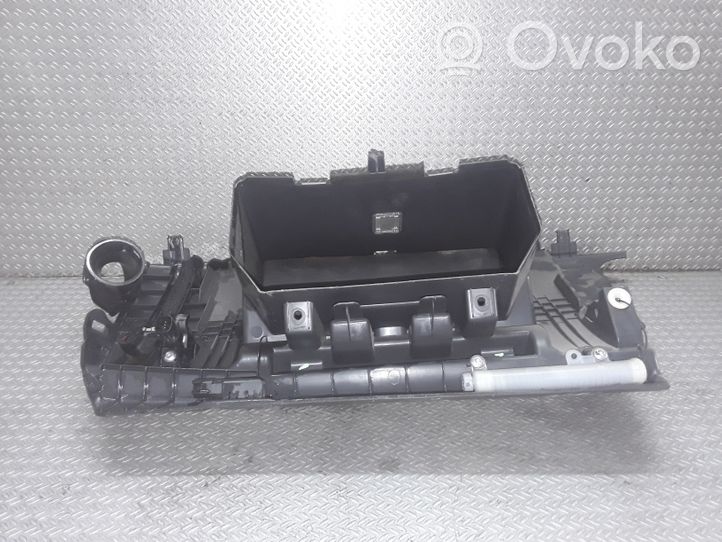 Volvo V50 Glove box set 8626141