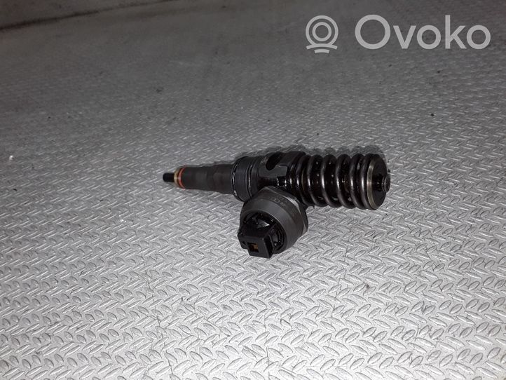 Volkswagen Golf V Iniettore 038130073AG