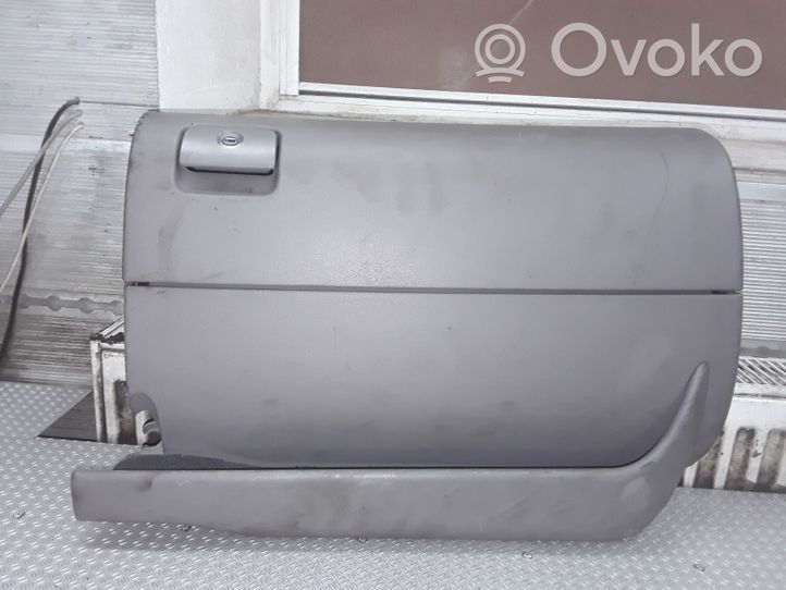 Audi A3 S3 8L Daiktadėžės (bordačioko) komplektas 8L1857095