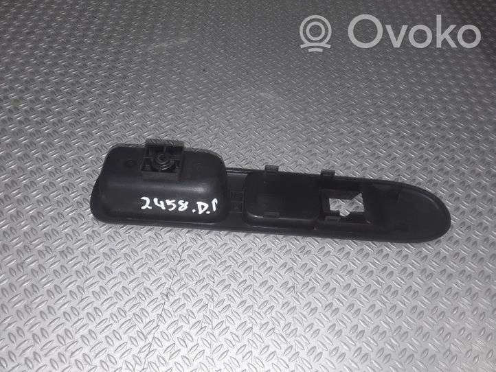 Peugeot 307 Support bouton lève vitre porte avant 