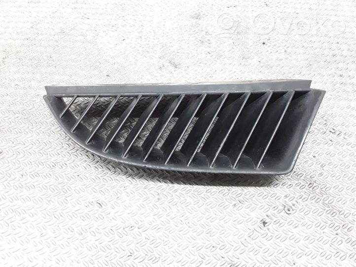 Mitsubishi Colt Grille calandre supérieure de pare-chocs avant 127774