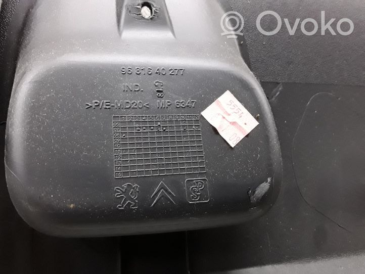 Peugeot 308 Takaluukun alaosan verhoilu 9681640277