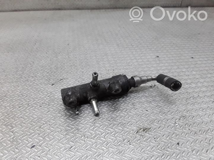 Saab 9-3 Ver2 Régulateur de pression de carburant 55183043