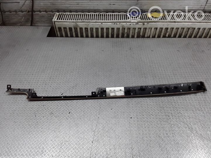 Audi A4 S4 B6 8E 8H Kojelaudan hansikaslokeron lista 8E1853190