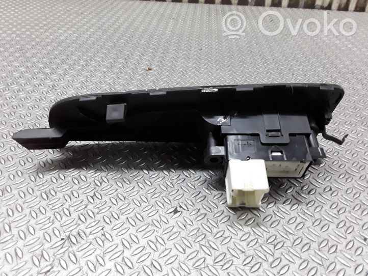 Nissan Maxima A34 Interruttore di controllo dell’alzacristalli elettrico 829607Y000