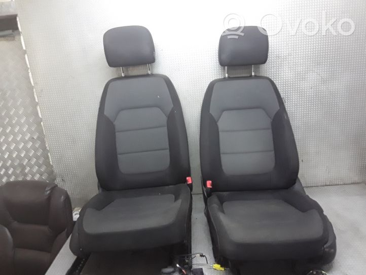 Volkswagen PASSAT B7 Set di rivestimento sedili e portiere 