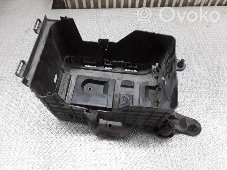 Volkswagen PASSAT B7 Akumulatora nostiprināšanas pamatne 1K0915325A