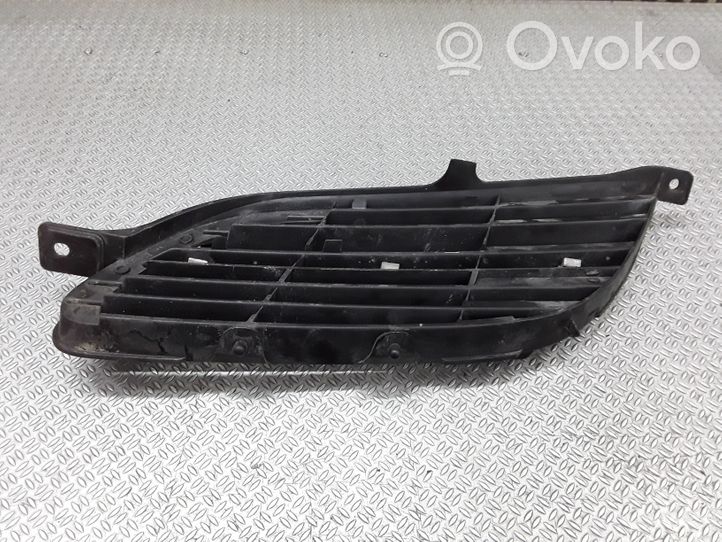 Nissan Almera Tino Maskownica / Grill / Atrapa górna chłodnicy 9381M020