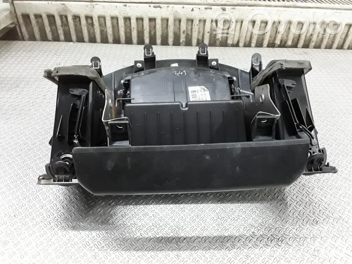 Nissan Note (E11) Griglia di ventilazione centrale cruscotto 682609U000