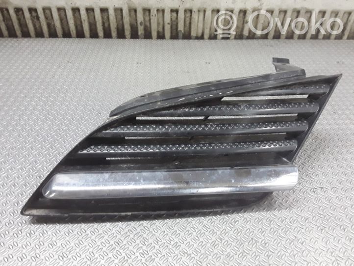 Nissan Primera Grille calandre supérieure de pare-chocs avant 62330AU300