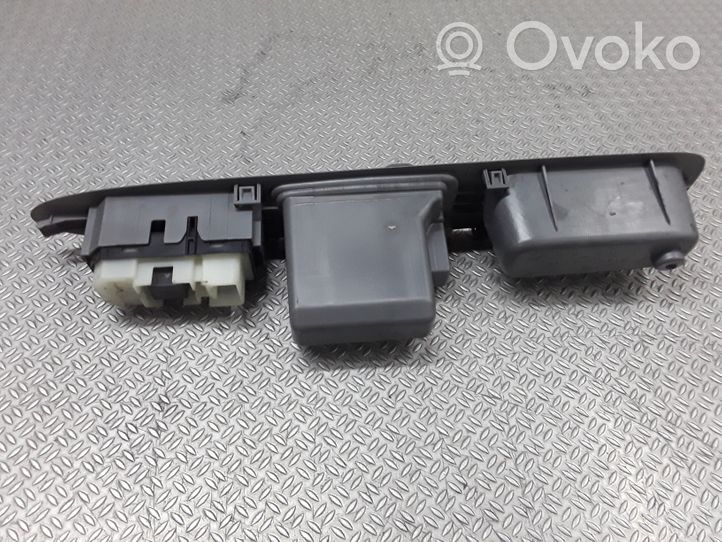 Toyota Avensis Verso Electric window control switch 8403044020